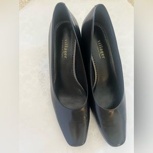 Liz Claiborne “Villager” leather pump size 9M worn 1 time!